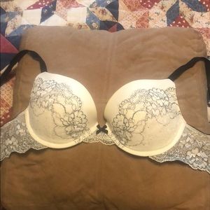 32 DD Victoria’s Secret Push-up Bra